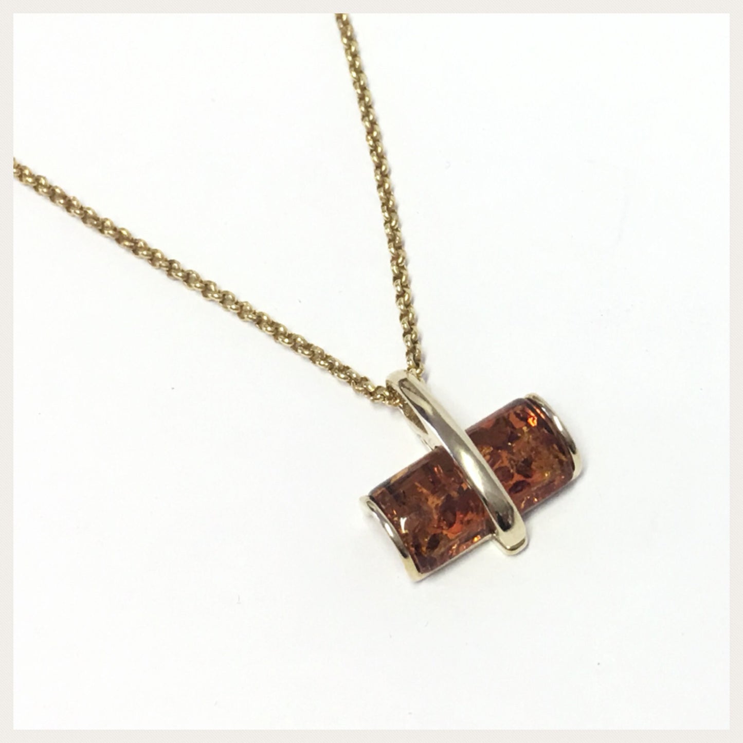 Anhänger in 375/- Gelbgold m Bernstein Cabochon