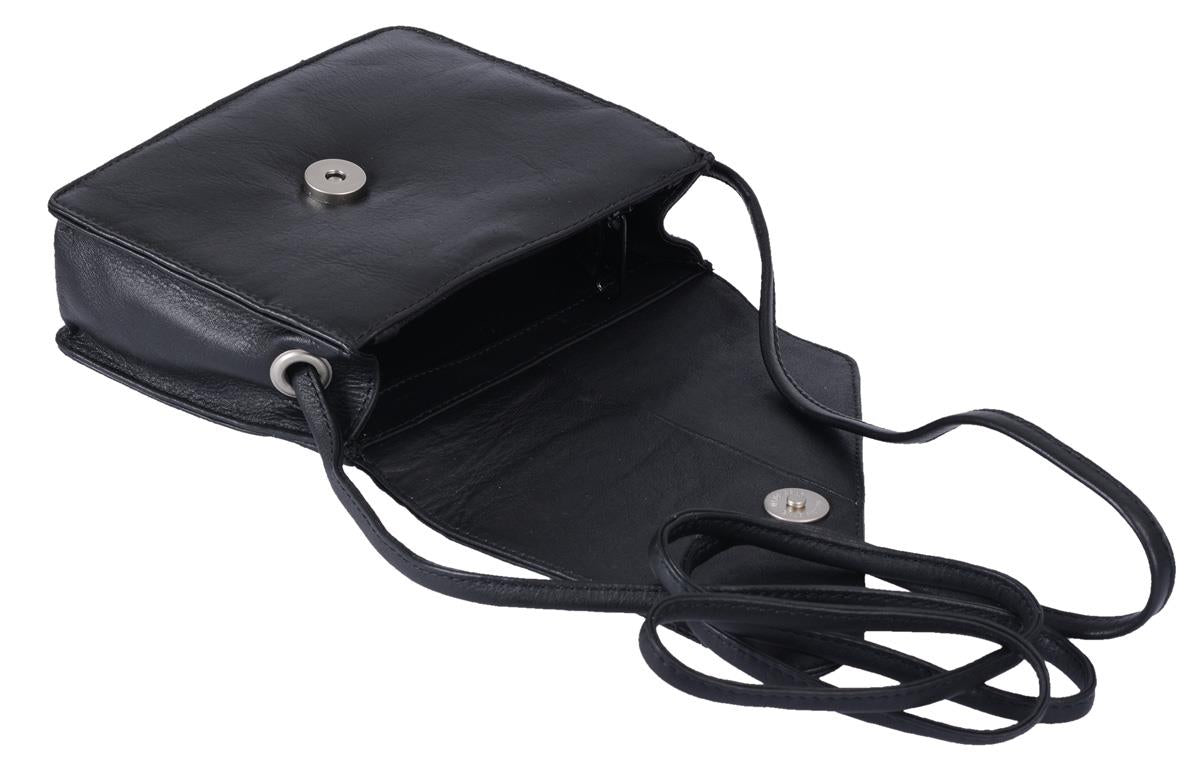 kleine schwarze Ledertasche mit schräger Klappe, Abendtasche