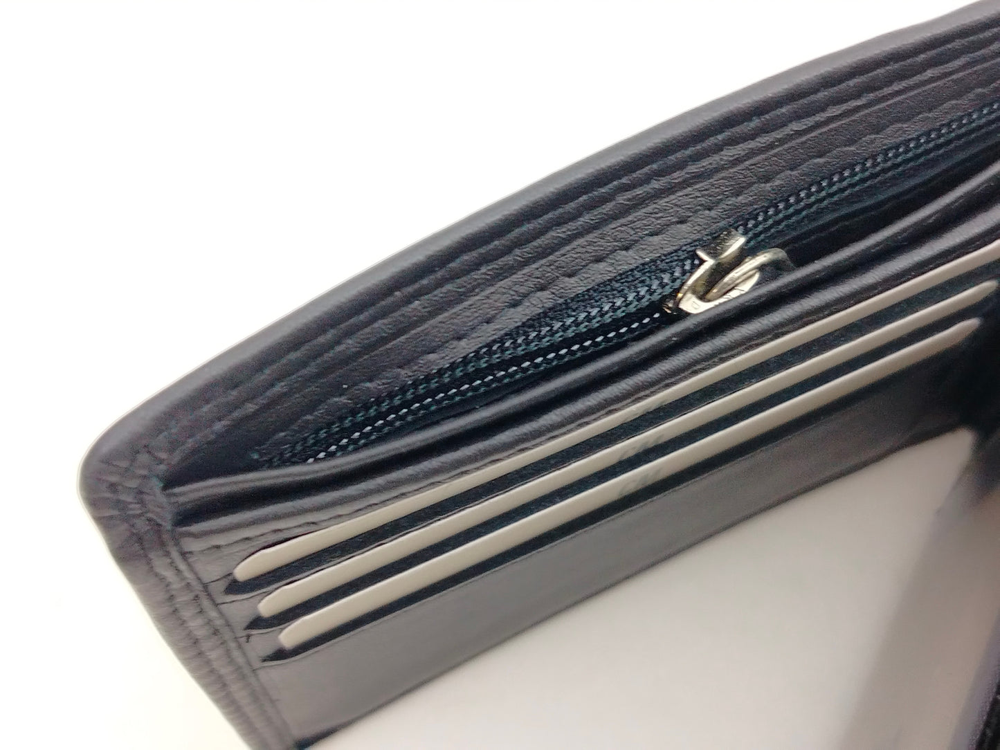 Schwarze Leder Brieftasche mit RFID Ausleseschutz und Münzfach