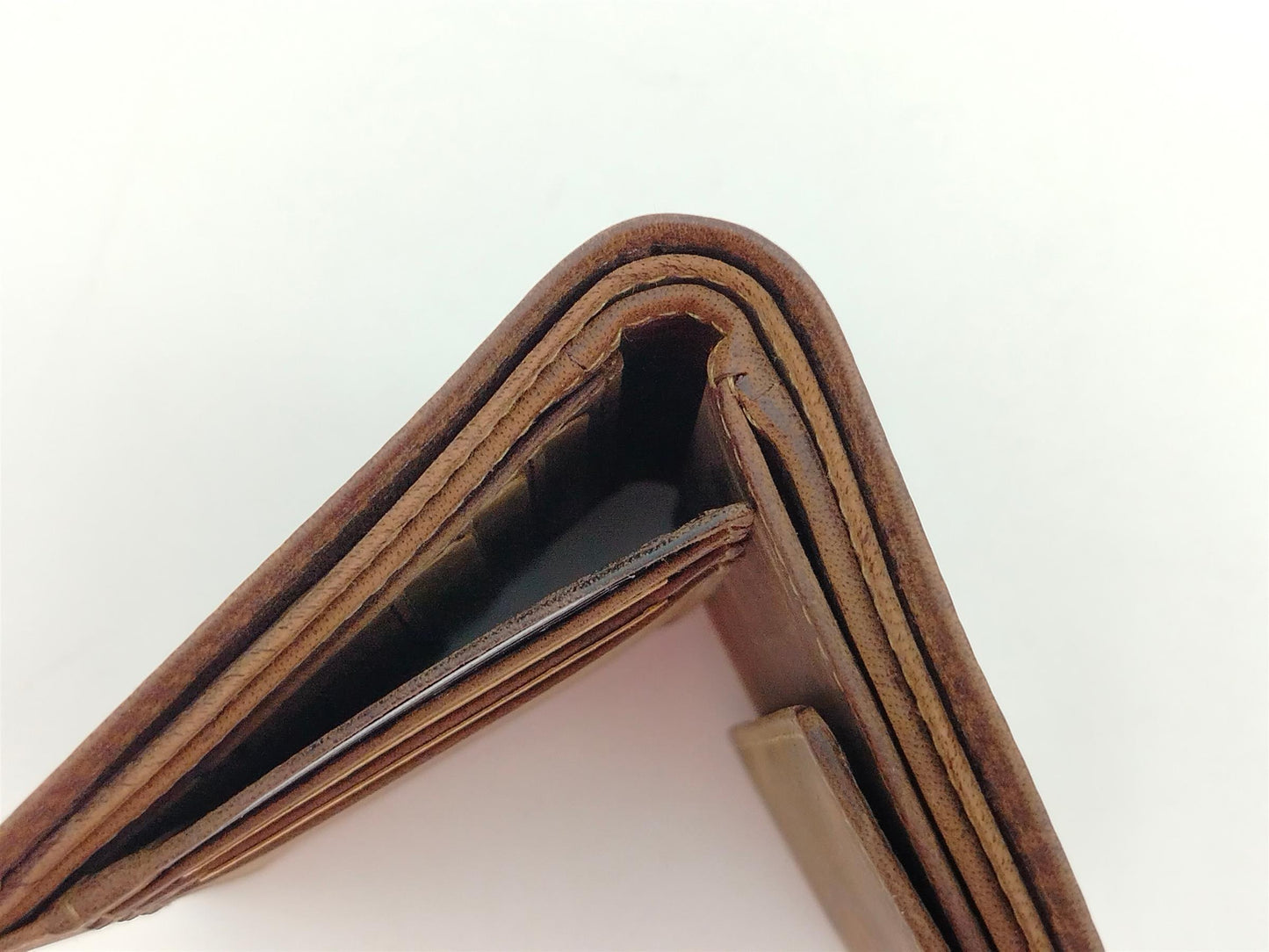 Klassische Herrenbörse Leder braun – rustikales Design mit Kartenfächern